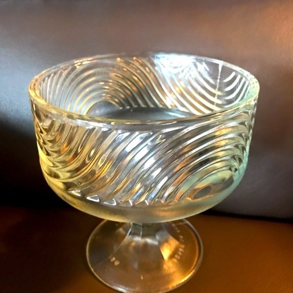 E.O. Brody Vintage Compote Pedestal Dish USA Glass EUC Wave or Swirl Pattern - Picture 2 of 4